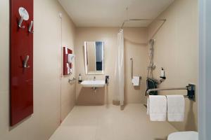 Koupelna v ubytování B&B Hotel Poznań Old Town + 46 fotografií