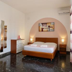 Postel nebo postele na pokoji v ubytování Gardenia Rooms + 6 fotografií