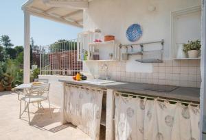 Balkón nebo terasa v ubytování TD Casa Fusella with Panoramic Pool and sea view