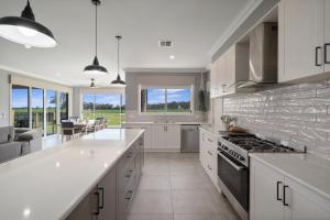 Kuchyň nebo kuchyňský kout v ubytování Kirwans Bridge