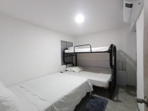 Postel nebo postele na pokoji v ubytování Casa en Santa Marta + 13 fotografií