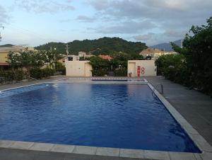 Nespecifikovaný výhled na hory nebo výhled na hory při pohledu z vily