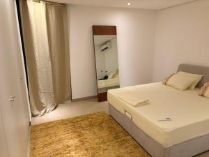 Ένα ή περισσότερα κρεβάτια σε δωμάτιο στο Waterfront - B luxury