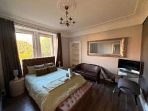 Postel nebo postele na pokoji v ubytování Immanuel House - Modern Luxury Victorian Home 1872 - Free Parking & SuperFast Fibre Optic WiFi