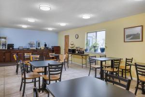 Restaurace v ubytování SureStay by Best Western Massena