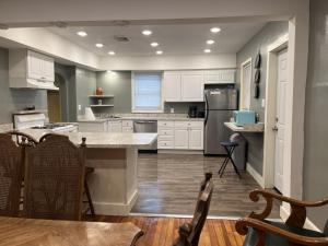 Η κουζίνα ή μικρή κουζίνα στο Inviting, Calming PR -Lourdes Hospital Binghamton