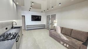 Η κουζίνα ή μικρή κουζίνα στο Елегантний люкс +4 φωτογραφίες