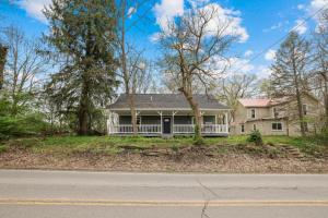 a house on the side of the road at The Landing Spot in Summit Station