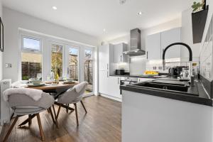 Kuchyň nebo kuchyňský kout v ubytování Foxden House