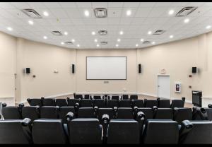 Ärikülastajate ala ja/või konverentsiruum majutusasutuses Panama City Beach, Beach Front Condo 207 +35 fotot