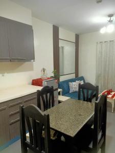 a kitchen and dining room with a table and chairs at Condotels RQ Hob in Manila