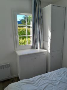 Ένα ή περισσότερα κρεβάτια σε δωμάτιο στο Appartement avec vue sur le Port du Crouesty