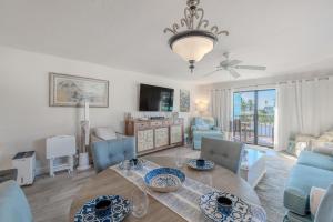 Et tv og/eller underholdning på Pelican Watch #108 by Sun Palace Vacations