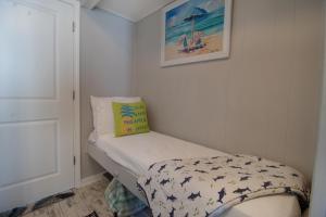 Ένα ή περισσότερα κρεβάτια σε δωμάτιο στο Sea Cabins 342C +36 φωτογραφίες