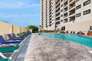 Bazén v ubytování Renaissance 908 nebo v jeho okolí