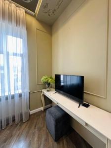 Μια τηλεόραση ή/και κέντρο ψυχαγωγίας στο Готель Бутік на Кобилянській Мон Арт