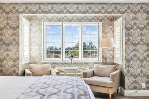 Postel nebo postele na pokoji v ubytování Mirabelle Inn