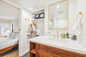 Ένα μπάνιο στο Mirabelle Inn +171 φωτογραφίες