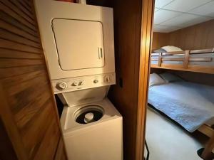 Postel nebo postele na pokoji v ubytování The Ladybug House