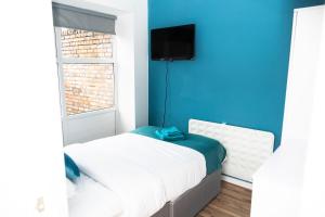 Postel nebo postele na pokoji v ubytování Luton Grove