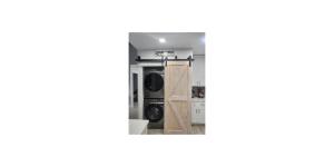 una vista di una stanza con una porta aperta di SoSo Design District Haven Charming Historic Retreat a West Palm Beach Altre 37 foto