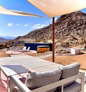 Nespecifikovaný výhled na hory nebo výhled na hory při pohledu z prázdninového domu