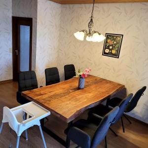 a dining room with a wooden table and chairs at Familiennest-Eifel in Blankenheim