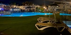 La alberca dentro o cerca de Canarian Elisabeth Home by lucaproperties grancanaria