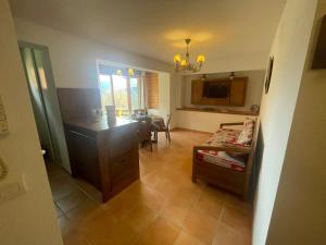 TV a/nebo společenská místnost v ubytování Appartement cosy à Pra-Loup, 6 pers, terrasse et parking réservé - FR-1-165A-206