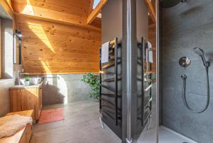 Koupelna v ubytování Osada Witów - dom "Miłosna Górska" + 24 fotografií