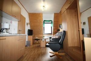 a living room with a couch and a table at Fewo Katzengold in Sehmatal