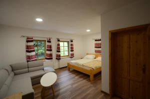 Giường trong phòng chung tại Chata pod Červenou studňou