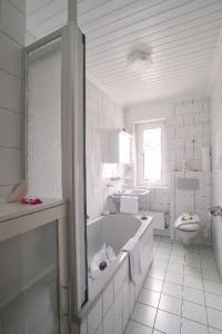 Ένα μπάνιο στο Gästehaus Edith