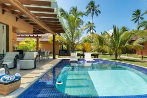 La alberca dentro o cerca de Bangalô Luxo-Piscina Privativa-Eco Resort-SH134