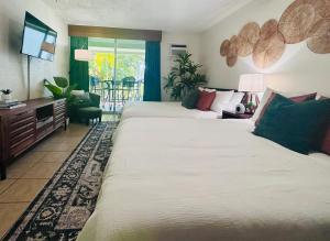 Postel nebo postele na pokoji v ubytování Kona Islander Inn Condos + 18 fotografií