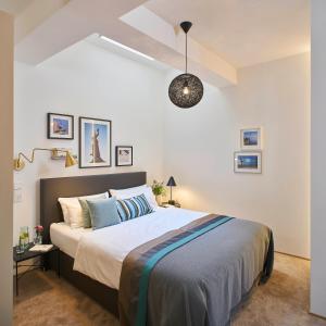 Ένα ή περισσότερα κρεβάτια σε δωμάτιο στο KönigsSCHLAF No8 - Grosse Loftwohnung in der City von Konstanz