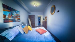 Postel nebo postele na pokoji v ubytování At Piazza Erbe Blu Charme with lift and parking