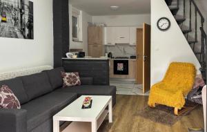 Η κουζίνα ή μικρή κουζίνα στο Gorgeous Home In Orahovica With Sauna