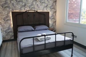 Ένα ή περισσότερα κρεβάτια σε δωμάτιο στο Hills View Apartments