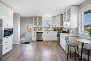 Kuchyň nebo kuchyňský kout v ubytování Single Level Vineyard Home | 6 PPL | Pet Friendly