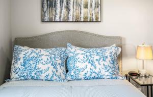 Postel nebo postele na pokoji v ubytování Single Level Vineyard Home | 6 PPL | Pet Friendly