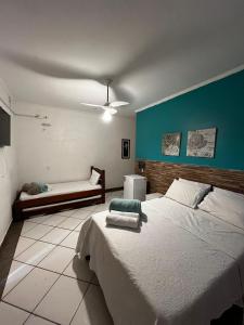 Postel nebo postele na pokoji v ubytování Pousada Cantinho D'Abrantes - Próximo as Melhores Praias de Ilhabela - Veloso e Curral