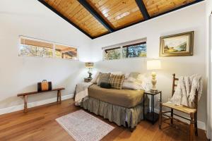 Χώρος καθιστικού στο Ponderosa HideAway 4-BR CabinMtn ViewTrailsBrbq