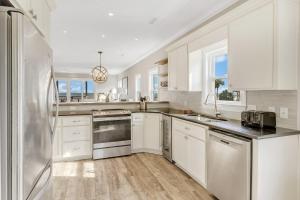 Η κουζίνα ή μικρή κουζίνα στο GP57: 57 Grand Pavilion