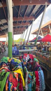 Supermarket nebo jiné obchody v  apartmánu nebo okolí + 35 fotografií