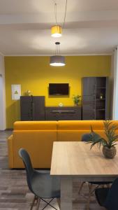 Et opholdsområde på Spacious and bright house in the center - parking