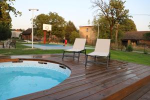 Bazén v ubytování Willa Kanus nebo v jeho okolí