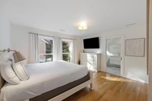 Postel nebo postele na pokoji v ubytování LV19: 19 Lake Village