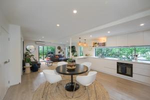 Kuchyň nebo kuchyňský kout v ubytování Home in Sunny Marlborough!