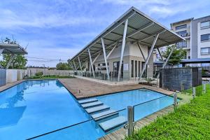 Bazén v ubytování A Cozy Boho Oasis with Magical Ambiance nebo v jeho okolí